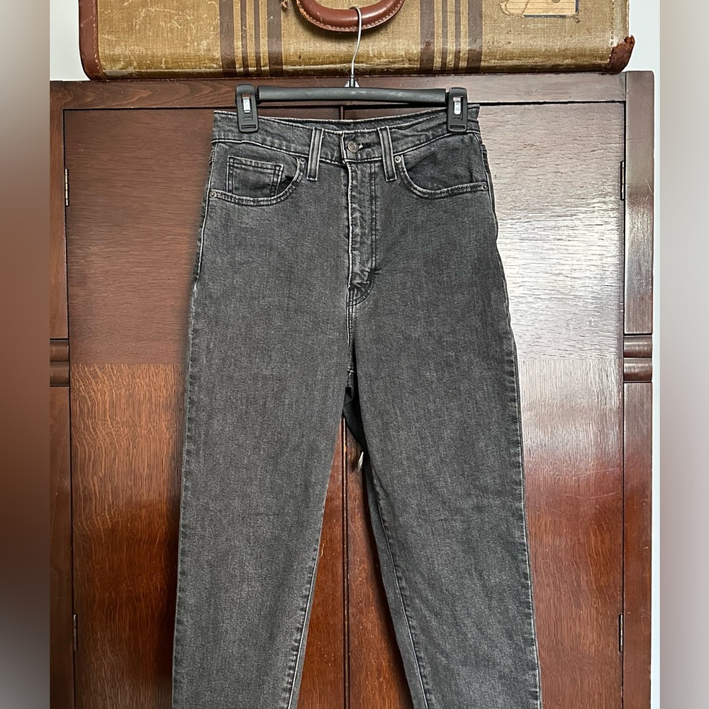 Levi’s high waisted taper jeans 27 x 27